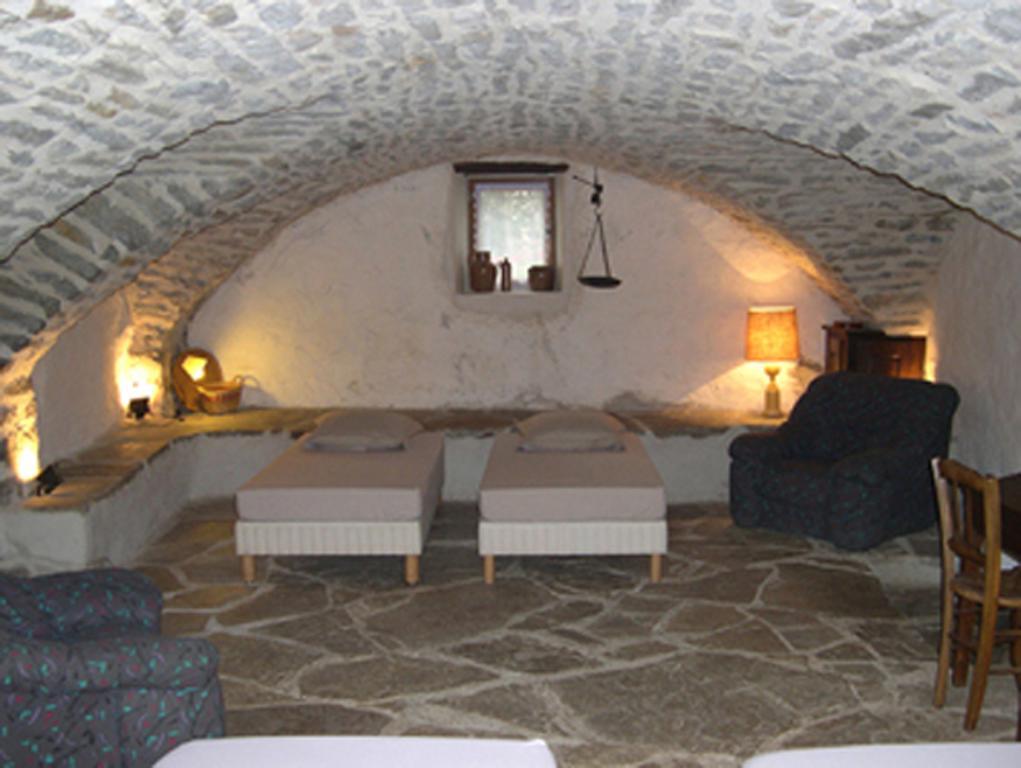 La Bergerie Bed and Breakfast Sainte-Eulalie-de-Cernon Habitación foto